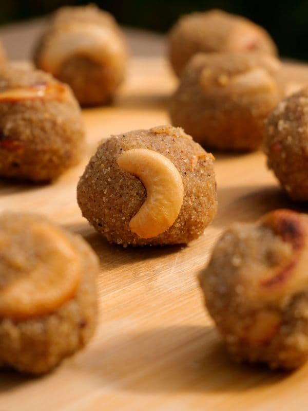 Nuvvula Laddu